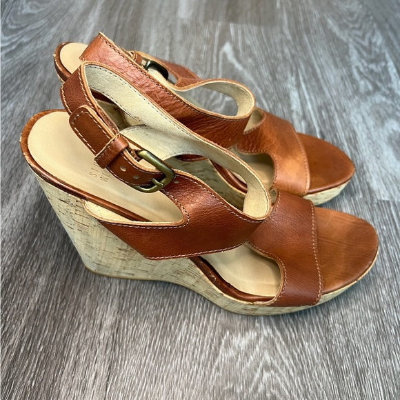 Stuart Weitzman Woman’s Open-toe Strappy Wedge Sandal Brown leather - Picture 3 of 7
